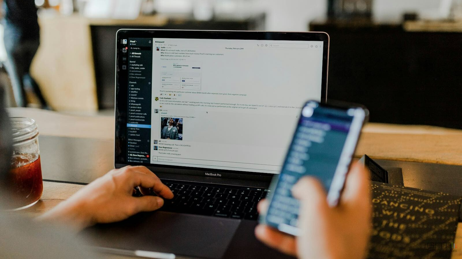 8 heures par jour avec un PC sur le ventre : il finit avec le syndrome de la "peau grillée"