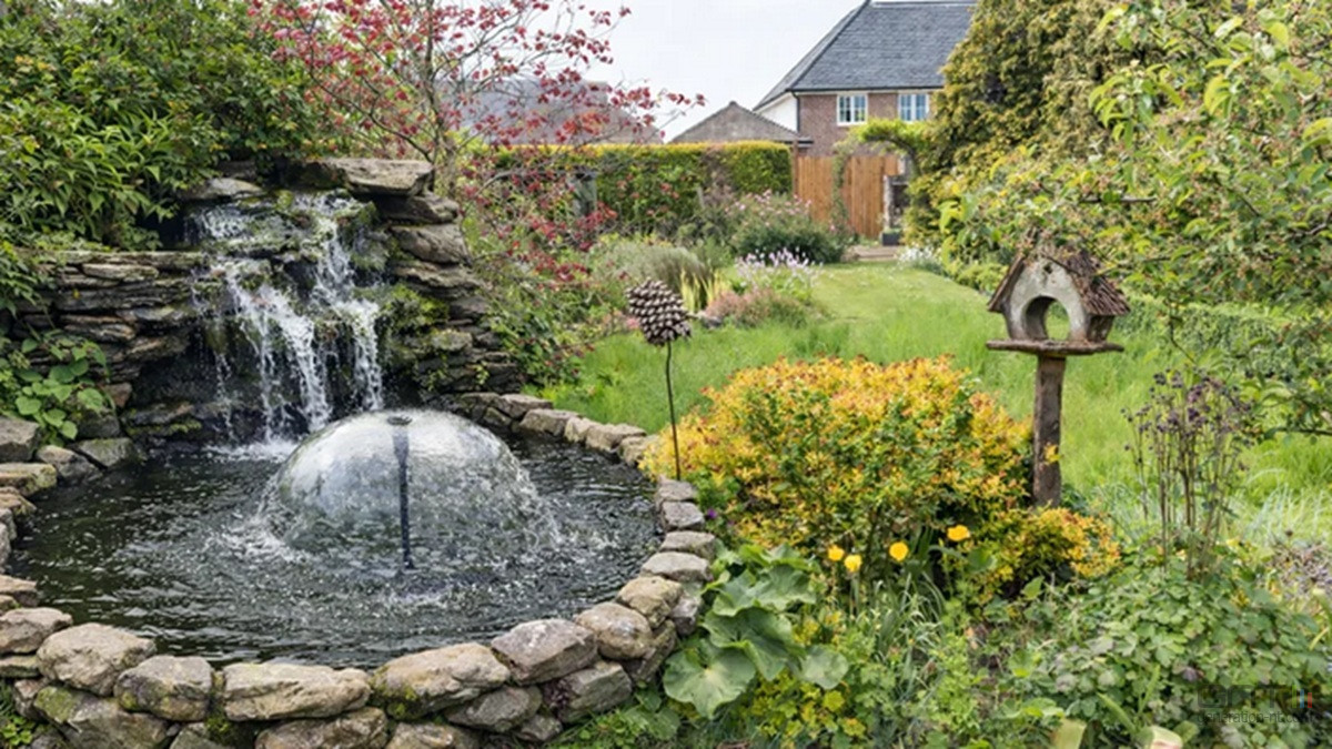 Kit Fontaine Poposoap : installer soi-même son jet d'eau en 10 minutes dans son jardin