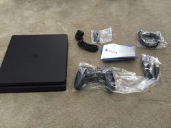 PS4 Slim - 2