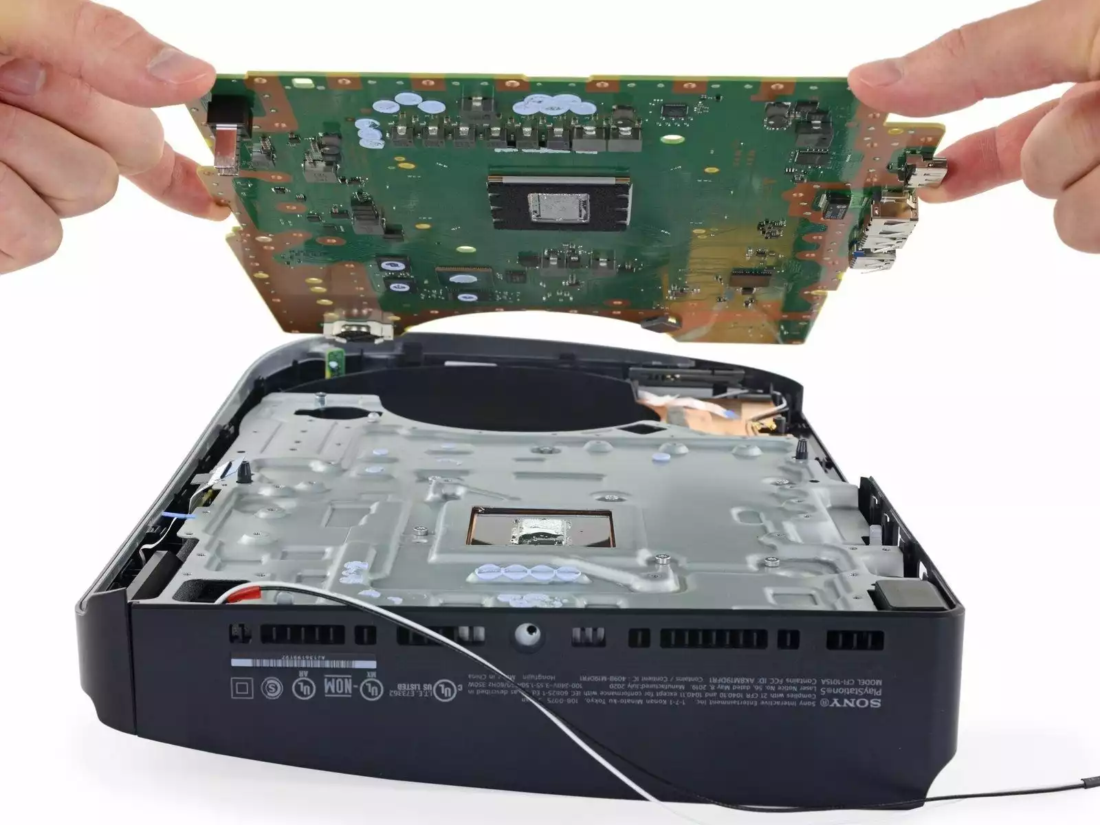 Playstation 5 : Sony activera le stockage SSD M.2 supplémentaire cet été