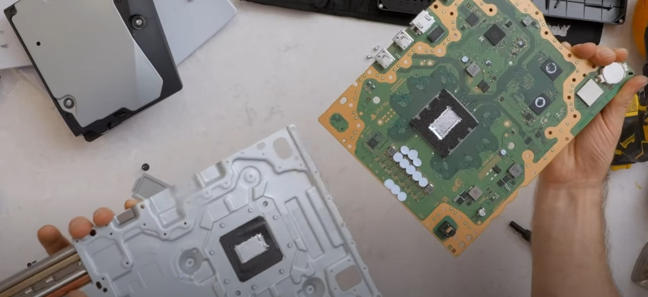 PS5 Slim : comment ça se passe à l'intérieur de la console ?