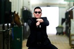 Psy_Gangnam_Style-GNT_b