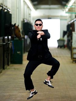 Psy_Gangnam_Style-GNT_b