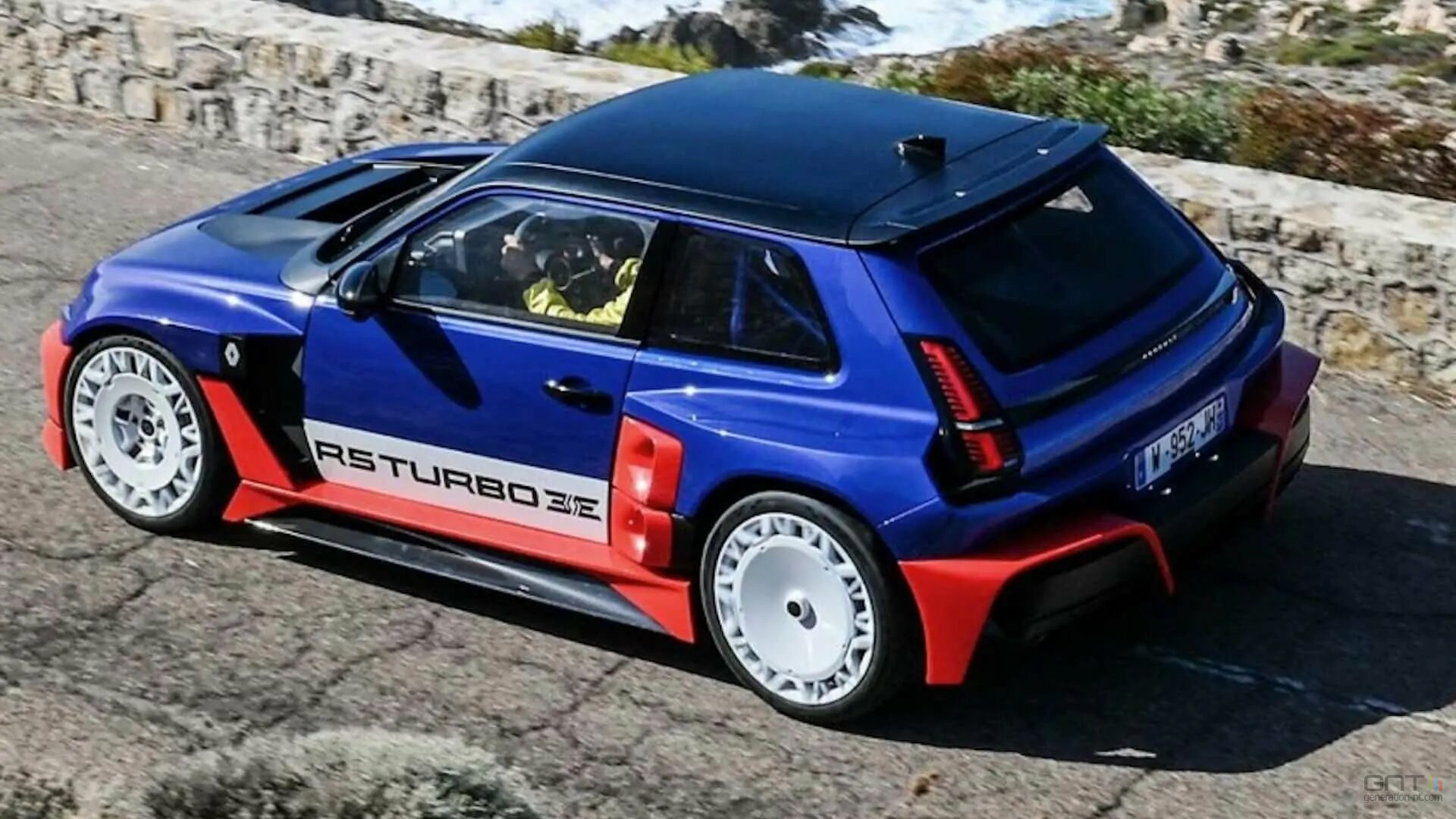 La Renault 5 Turbo 3E électrique de 555 ch s'offre un tour de Corse