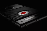 RED Hydrogen One : le smartphone à écran holographique aperçu en benchmark