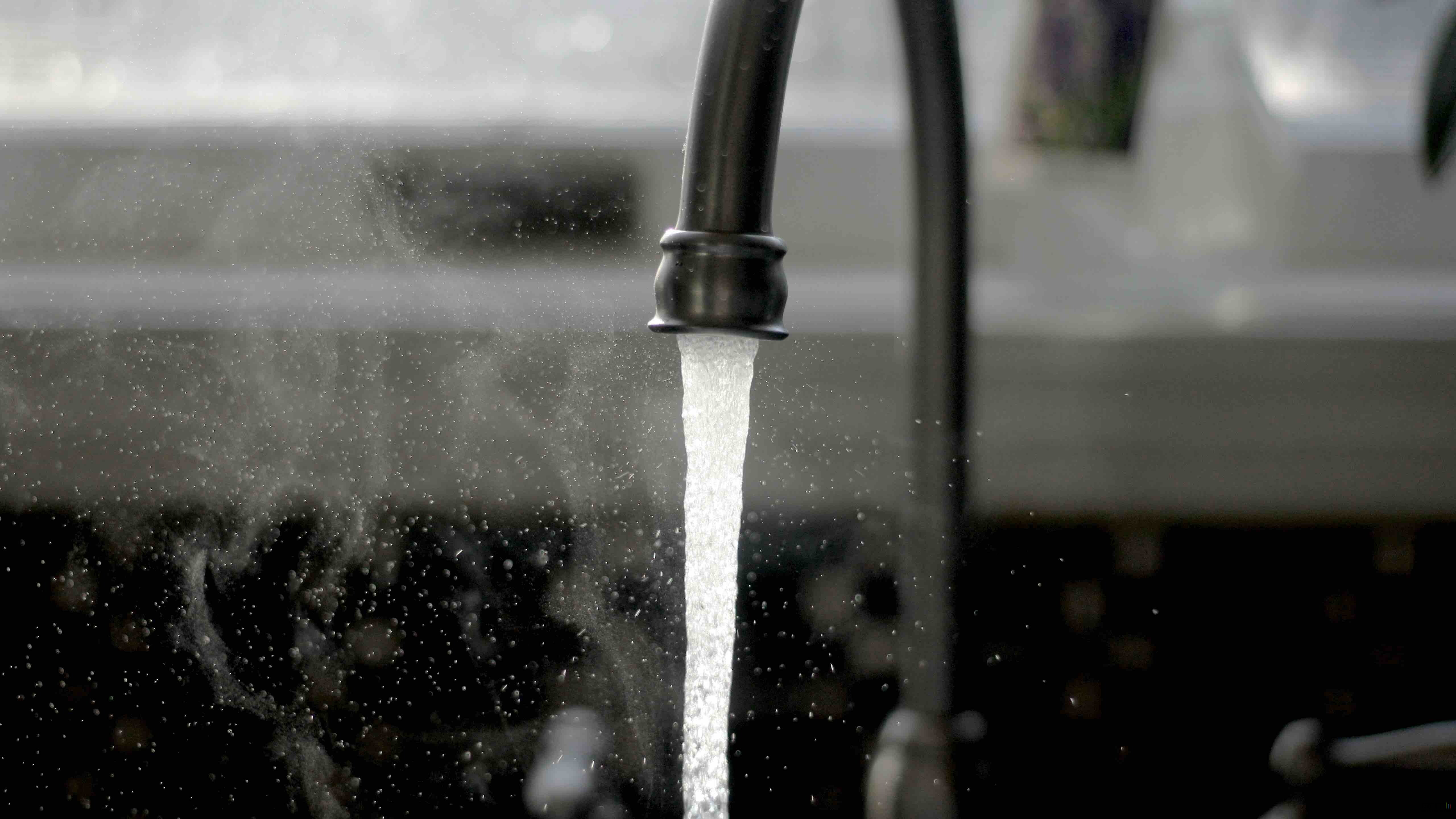Quand le gouvernement britannique propose d'effacer ses emails pour économiser l'eau
