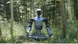 La Chine dévoile DR02, le premier robot humanoïde qui travaille sous la pluie