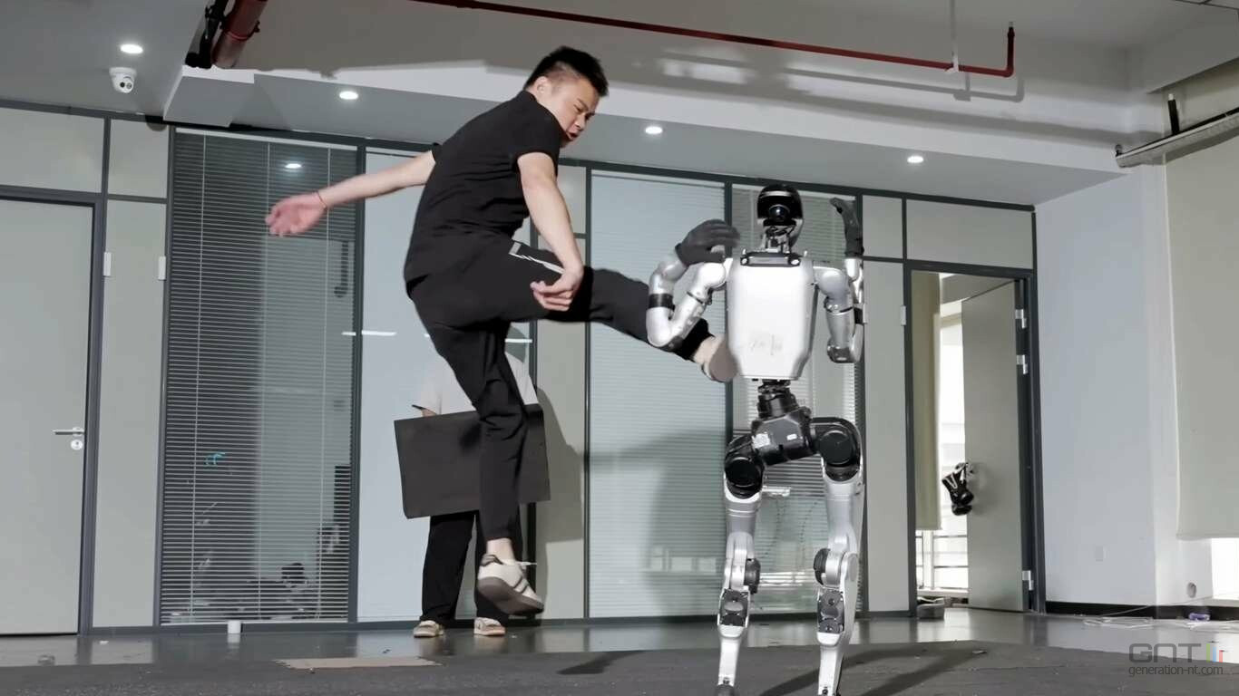 Ces robots humanoïdes encaissent les coups de pied comme des athlètes