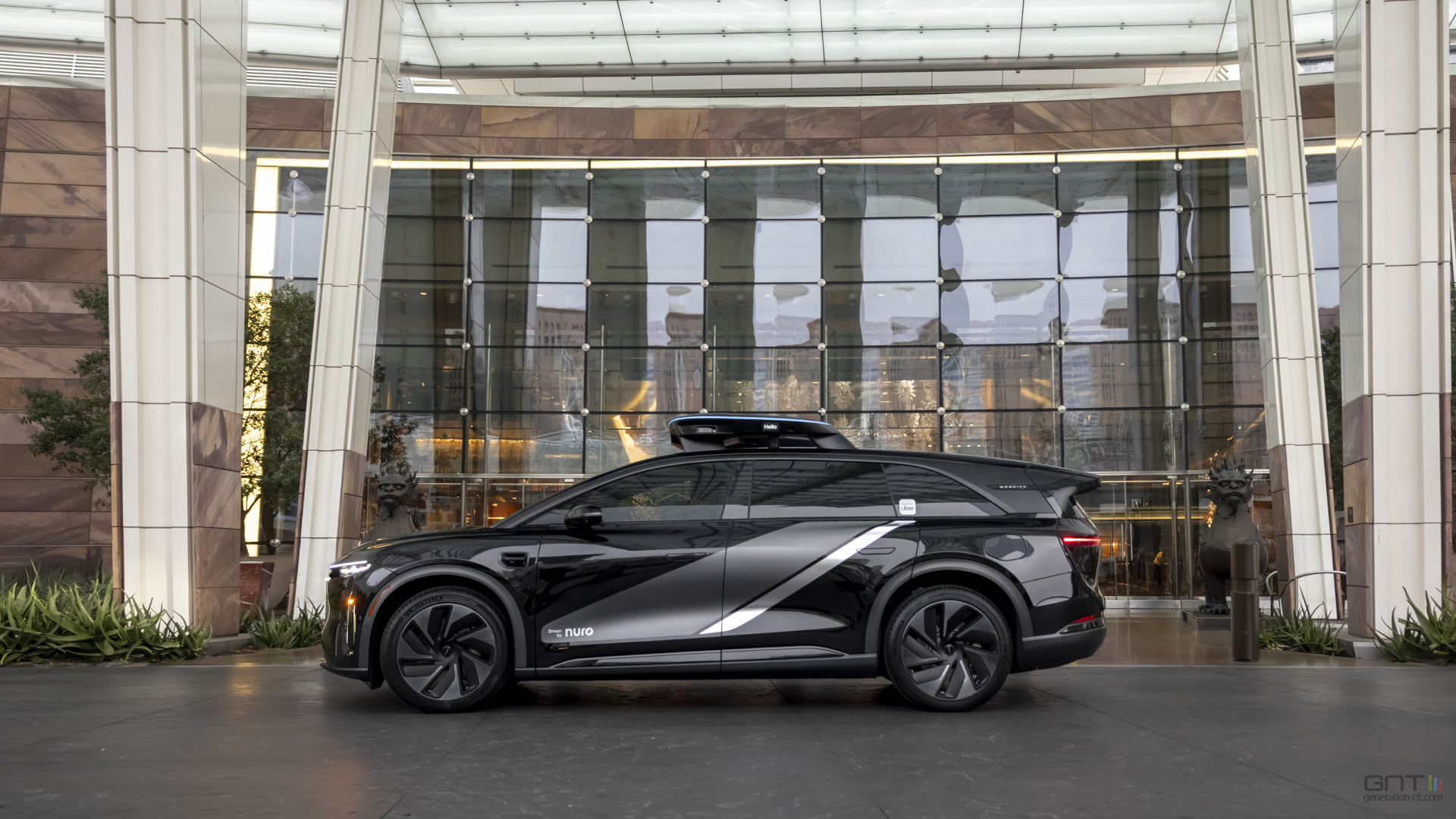 Uber dévoile son robotaxi pour défier Waymo