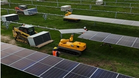 Des robots dopés à l'IA installent 500 000 panneaux solaires à une vitesse record.