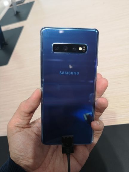 Samsung Galaxy S10 Plus 02