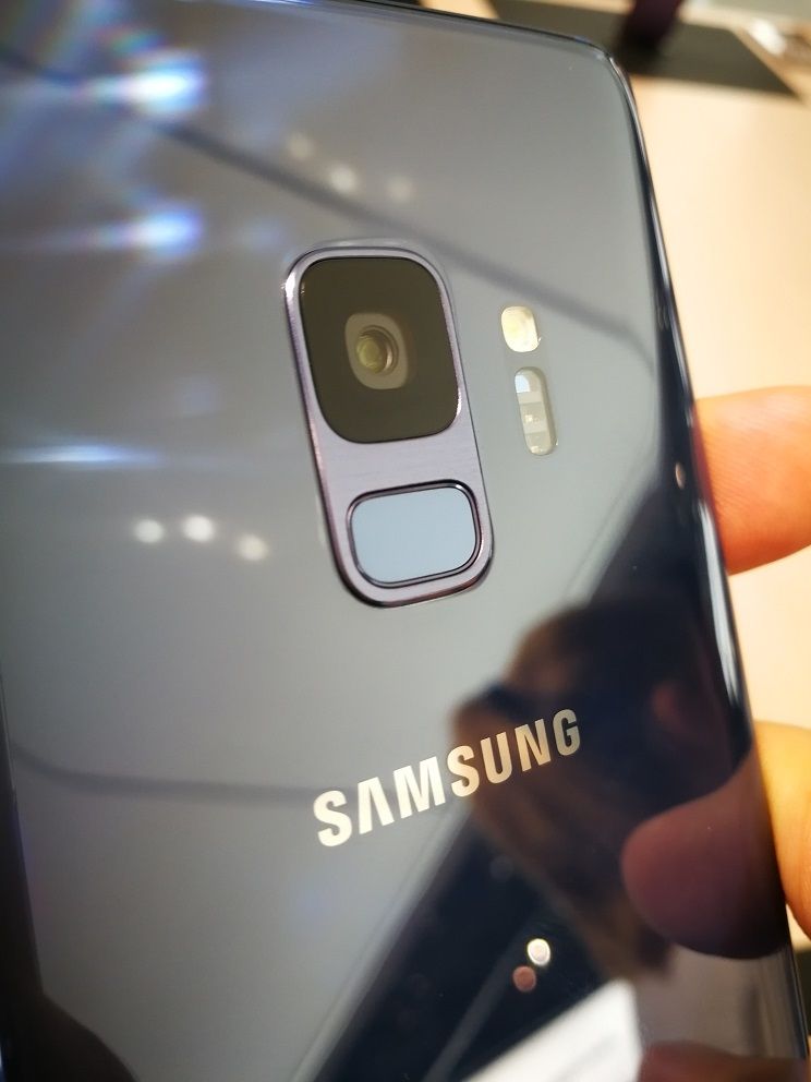 Samsung Galaxy S10 : de la conduction osseuse par l'Ã©cran au lieu du haut-parleur ?