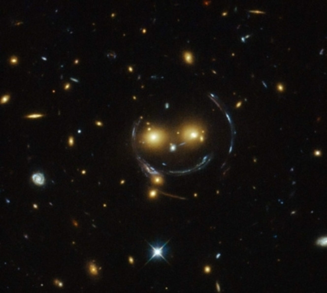 SDS J1038+4849 galaxies smiley