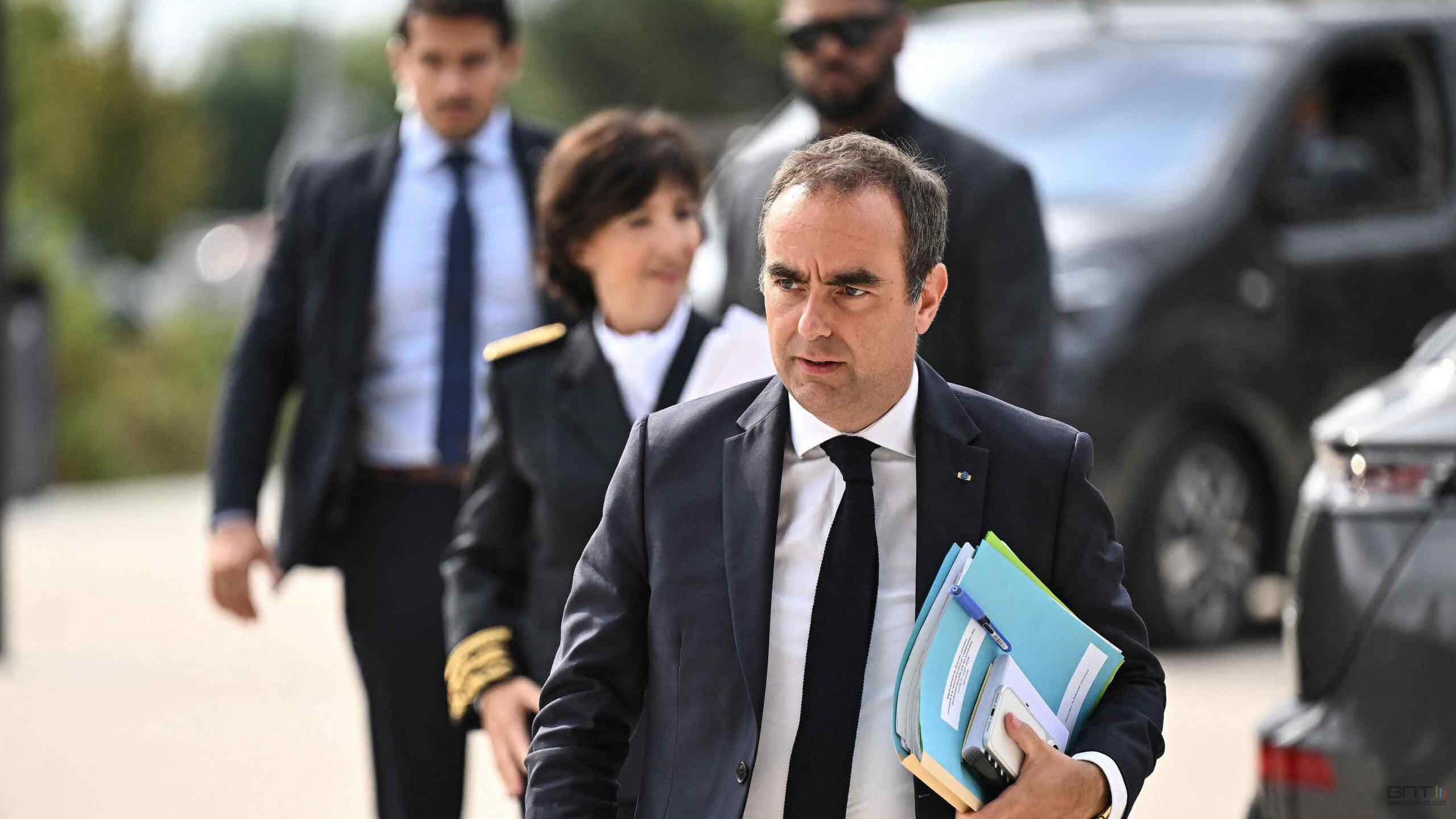 Les données personnelles du Premier ministre exposées après le piratage du Slip Français