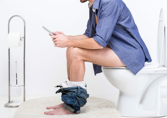 ArrÃªtez d'utiliser votre smartphone aux toilettes, c'est dangereux pour la santÃ© !