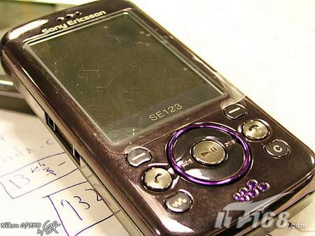 Sony Ericsson W395 1