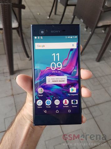 Sony Xperia F8331 face