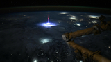 Qu'est-ce que cet étrange flash rouge capturé depuis l'espace ?