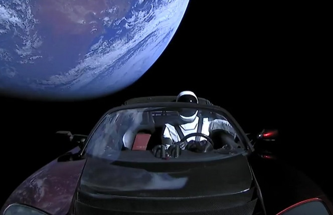 SpaceX : premiÃ¨re orbite autour du soleil pour Starman et son Tesla Roadster volant