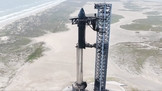 SpaceX assemble Starship sur son pas de tir avant le quatrième vol d'essai