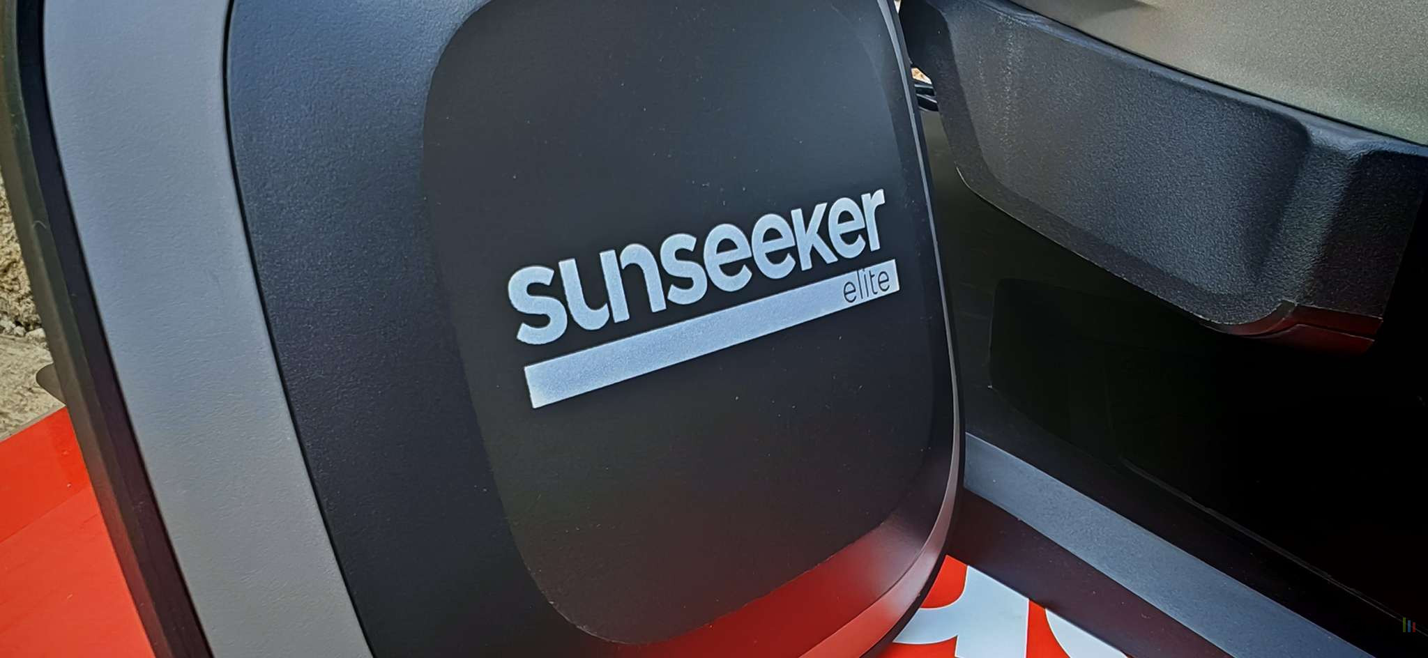 Test robot tondeuse Sunseeker Elite X5 : adieu la corvée, bonjour la pelouse de golf!