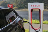 NACS vs CCS : Tesla s'allie à Ford et GM imposer sa recharge électrique
