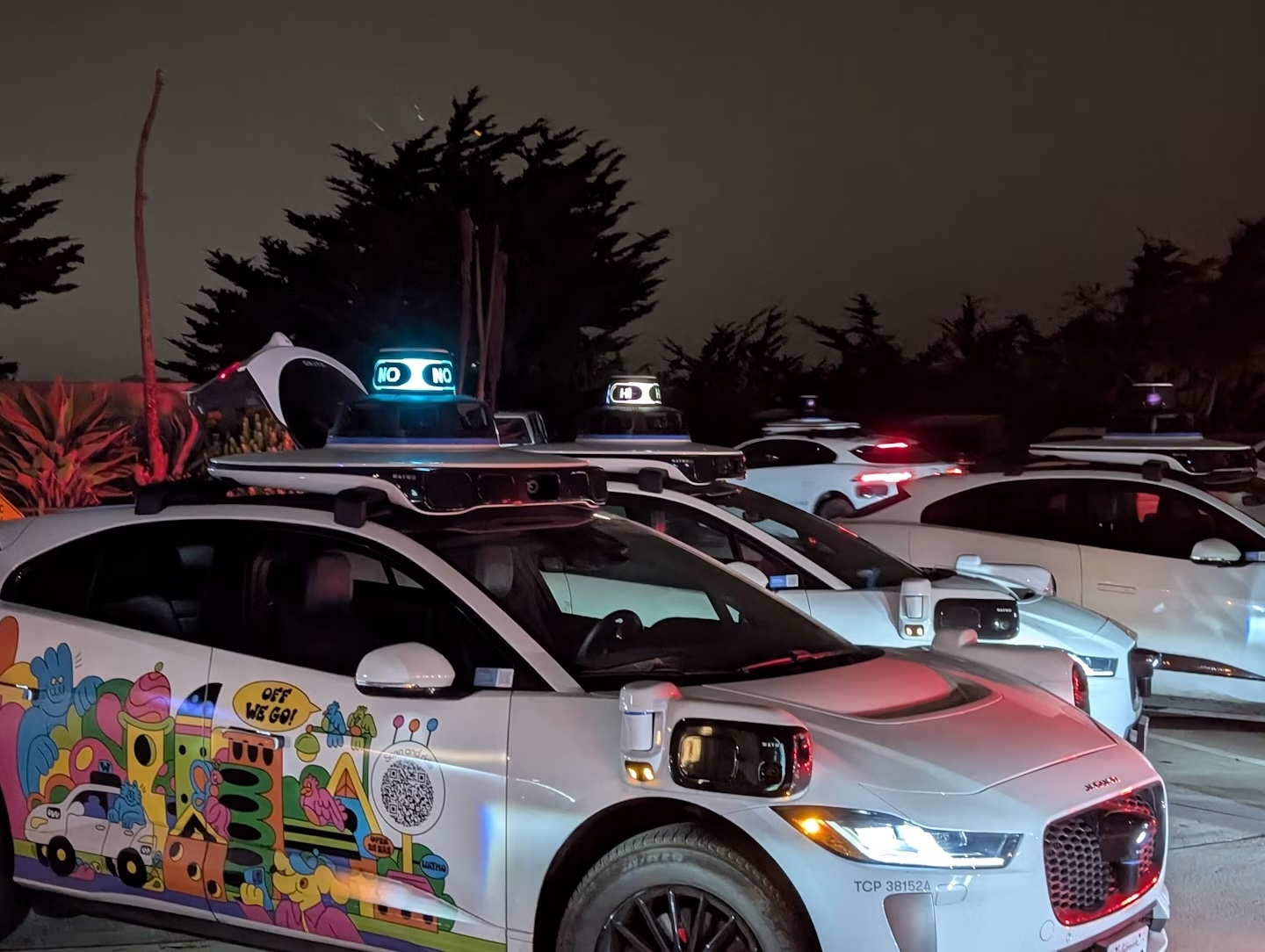 taxi waymo autonome blocage Riley Walz