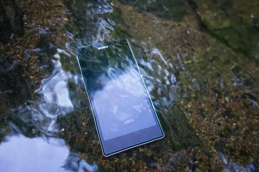 Vacances : peut-on filmer sous l'eau avec son smartphone ?