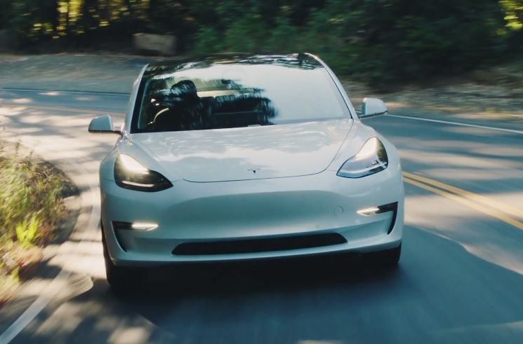 Tesla Model 3 : la sortie de l'enfer de la production dans un mois avec la montÃ©e de la cadence