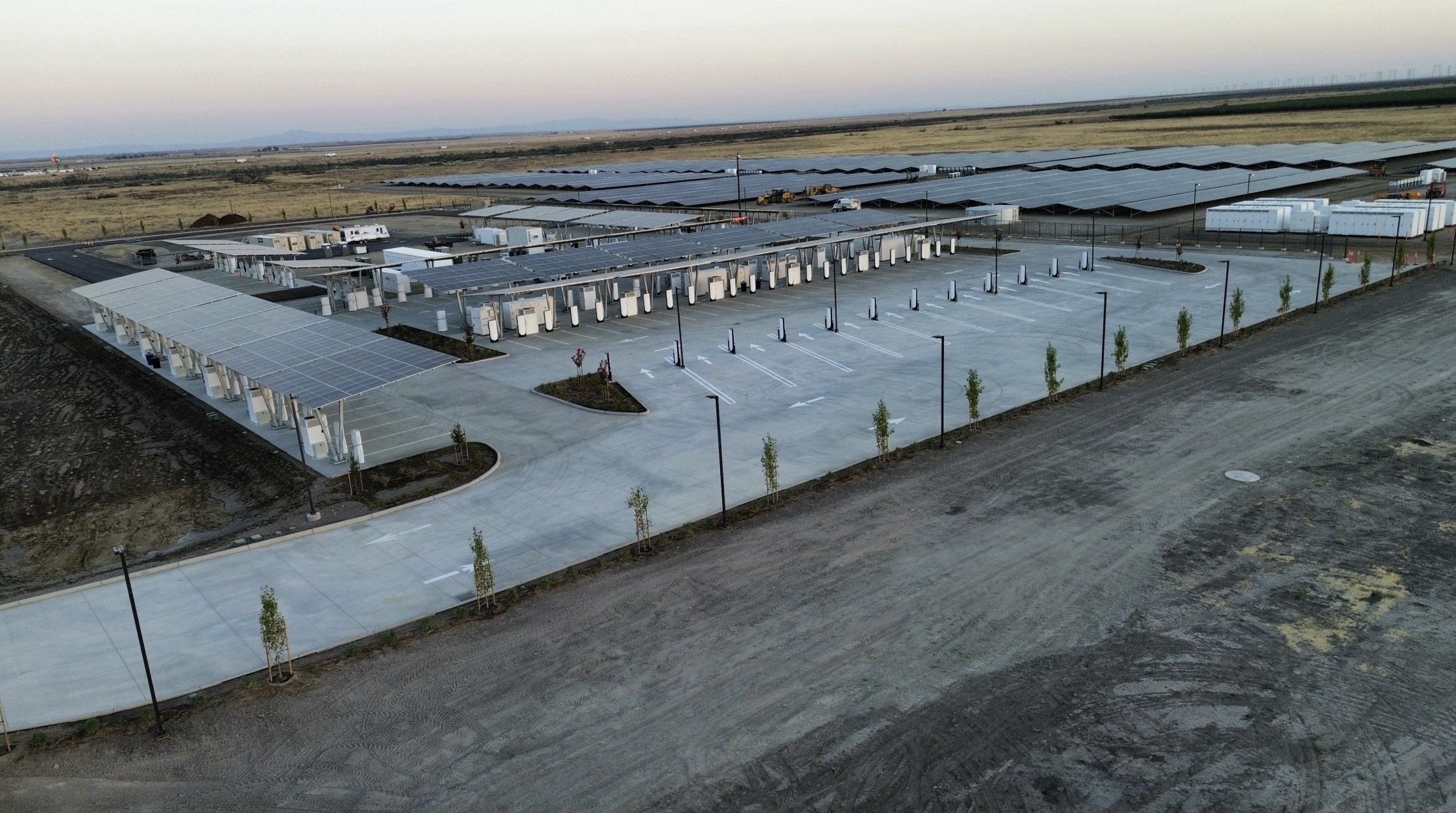 Tesla Oasis Supercharger Californie 02