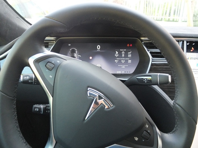 Tesla tableau bord