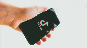 TikTok va-t-il devoir abandonner son scrolling infini ?
