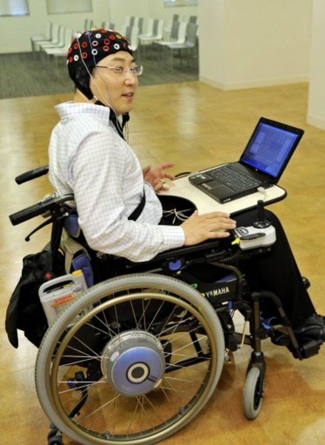 Toyota fauteuil roulant contrôle pensée