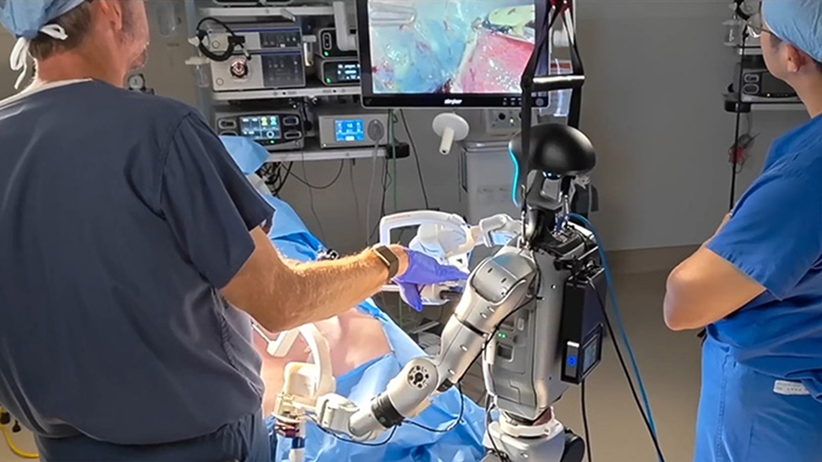 UC San Diego operation chirurgie homme robot