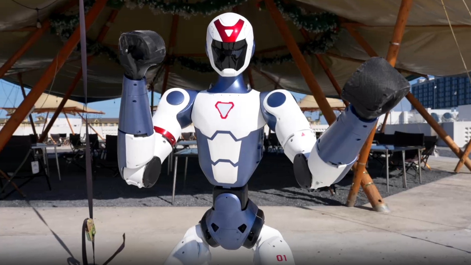 Unitree Robotics R1 Sportroboter 02
