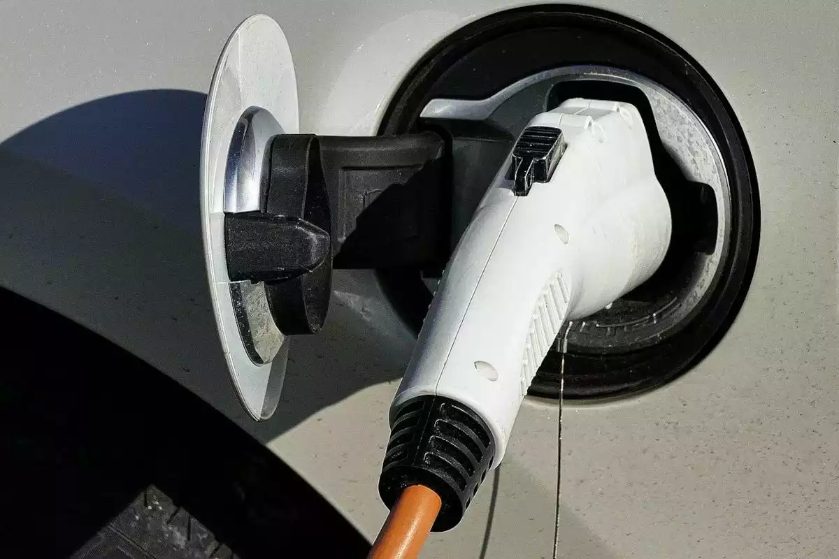 Haro sur les SUV : Greenpeace les accuse d'annuler le bénéfice des véhicules électriques